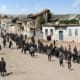Armeense inwoners worden door Ottomaanse gewapende bewakers uit Kharput (het huidige Elazığ in Turkije) weggevoerd