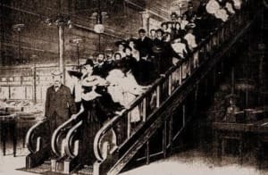 In 1898 worden de eerste roltrappen van Reno ingebouwd in de Bloomingdale Bros-winkel op Third Avenue en 59th Street.